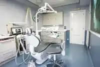 Gabinete con iluminación quirúrgica en Tafalla